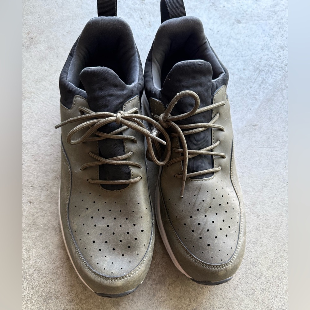 Men's Olive Sneakers Deer Stags EUC great everyday look 12W Wide New Casual